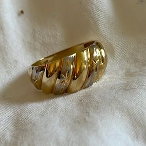 Sparkly round ring gold
